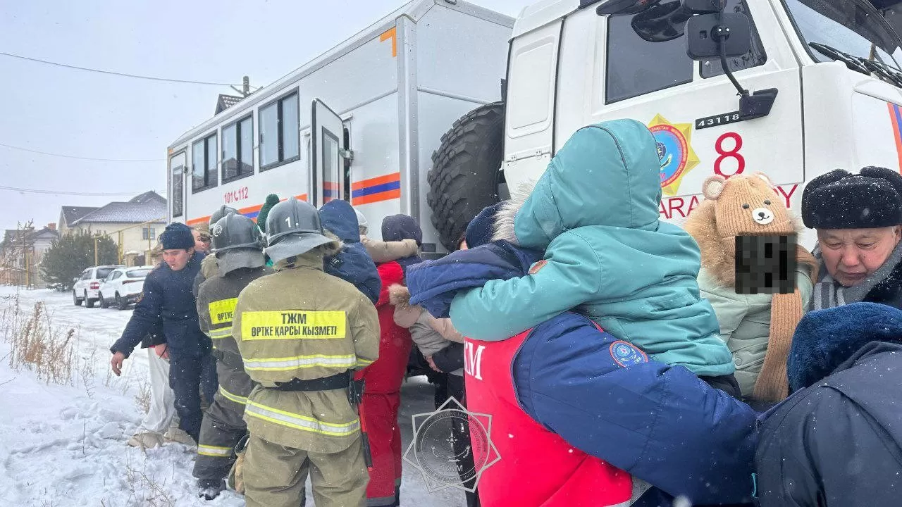 Более 80 детей эвакуировали из горящего детсада в Караганде  