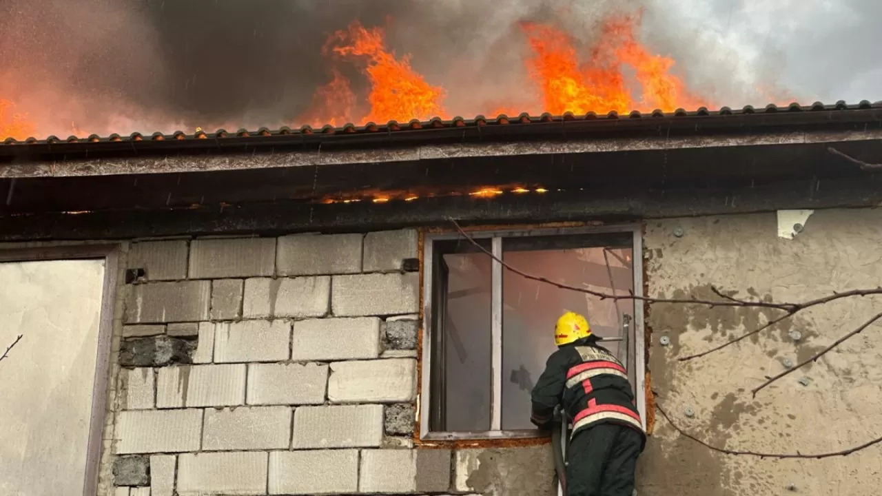 Трагедия в Караганде: двое малышей погибли при пожаре в жилом доме