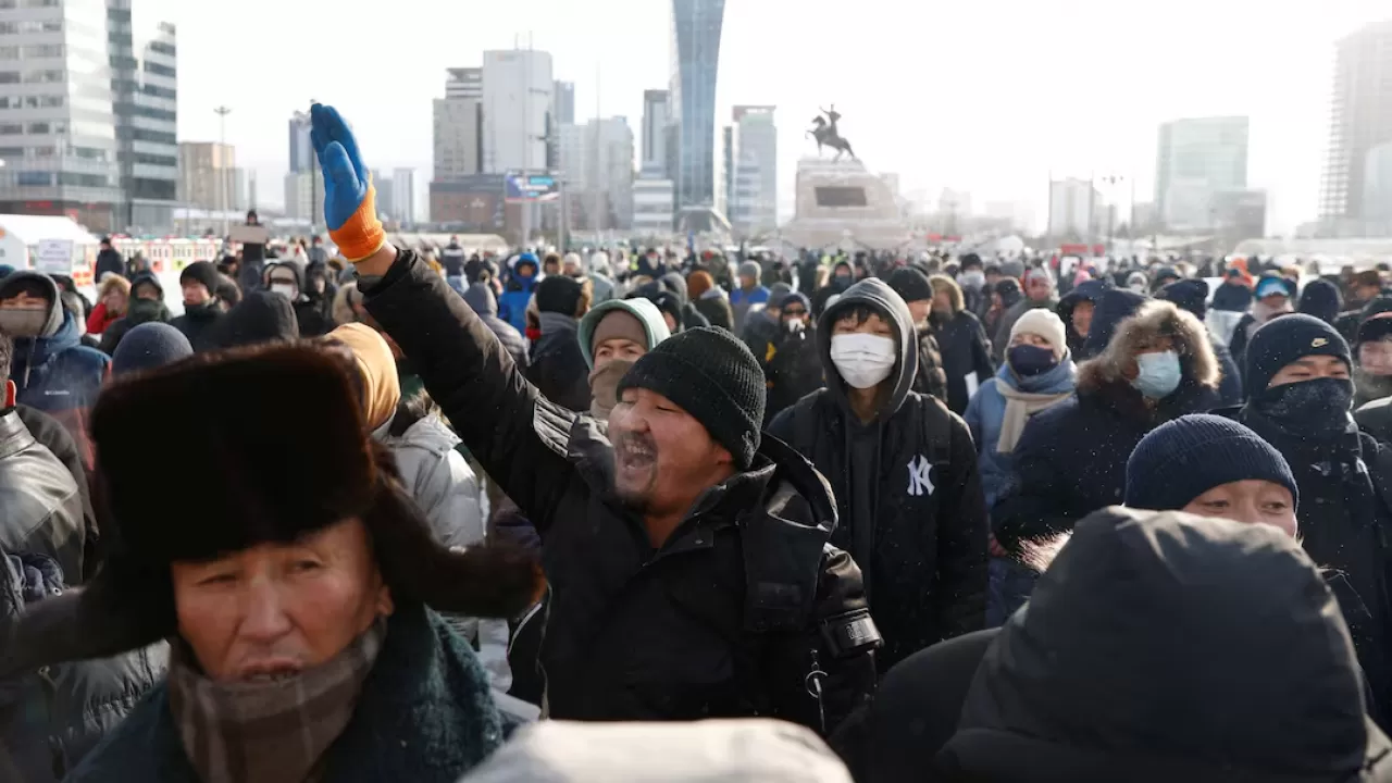 Митингующие потребовали отставки правительства в Монголии