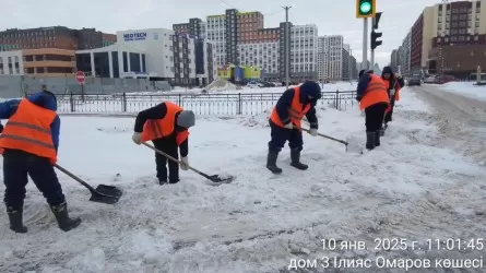 Астанадан бір түнде 3600-ден астам жүк көлігімен қар шығарылды 