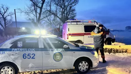 Семейде өзенге құлап кеткен көліктегі жолаушылардың бірінің денесі табылды