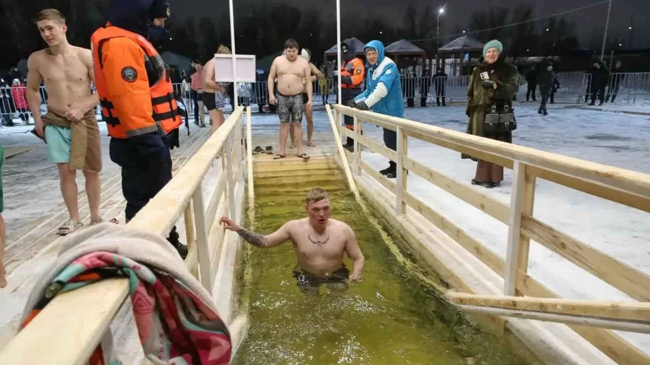 Астанада крещение рәсімі қалай өтіп жатыр