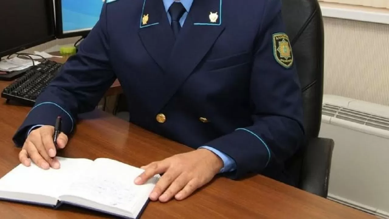 Өскеменде прокурор қызметінен босатылып, 7 жылға көлік жүргізу құқығынан айырылды