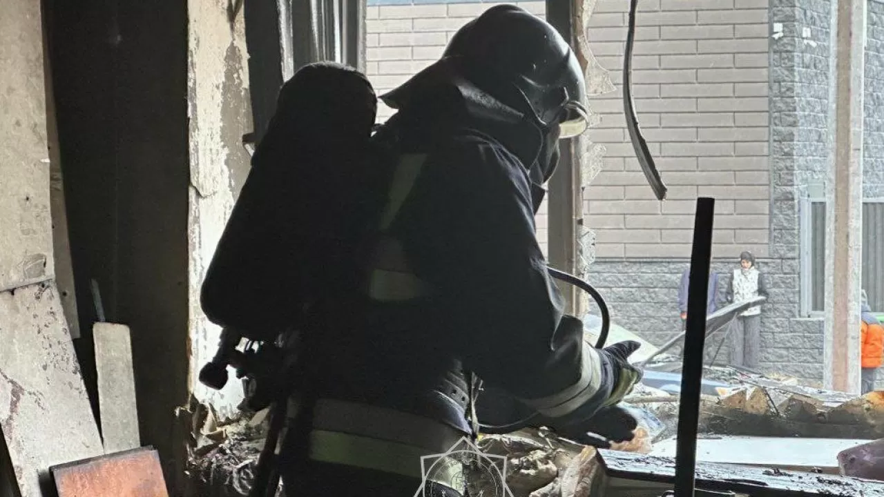 Астанада қонақүй өртеніп, 60 адам эвакуацияланды