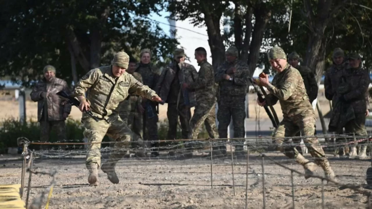 Қарулы Күштерде жауынгерлік дайындықтың қорытынды тексерісі өтіп жатыр
