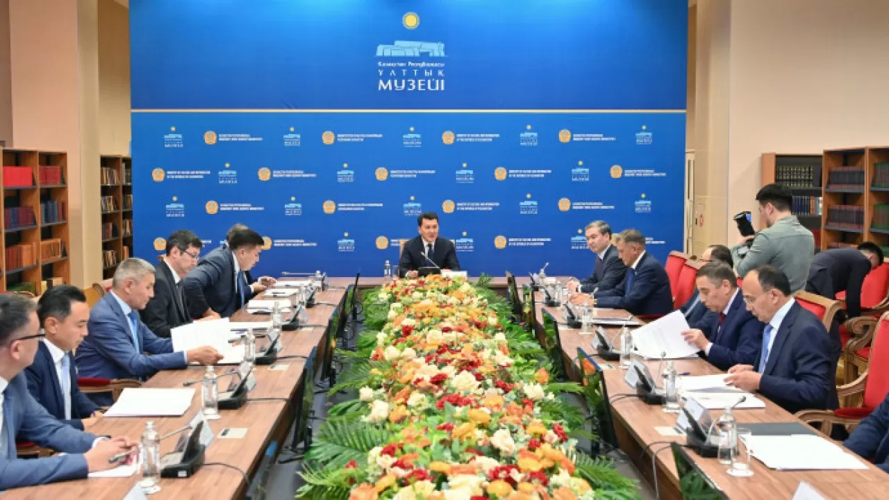 Ерлан Қарин Мемлекеттік сыйлық беру жөніндегі комиссияның отырысын өткізді