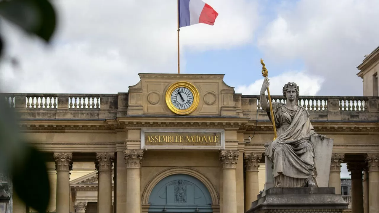 В парламент Франции внесут проект резолюции о недоверии кабмину