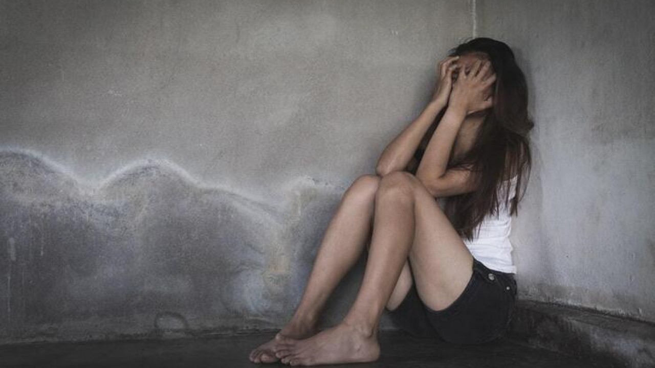 Беттеріне спермы бар жағымсыз ескі шлюхалар видео