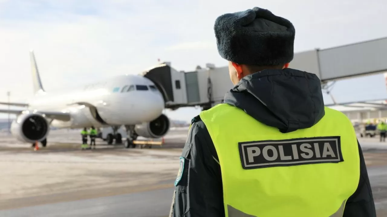 Иностранец устроил пьяный дебош в самолете над небом Астаны 