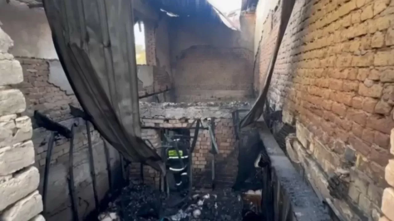 "Жолдасы Кореяға жұмысқа кеткен": Қырғызстанда 34 жастағы әйел 5 баласымен бірге тірідей жанып кетті