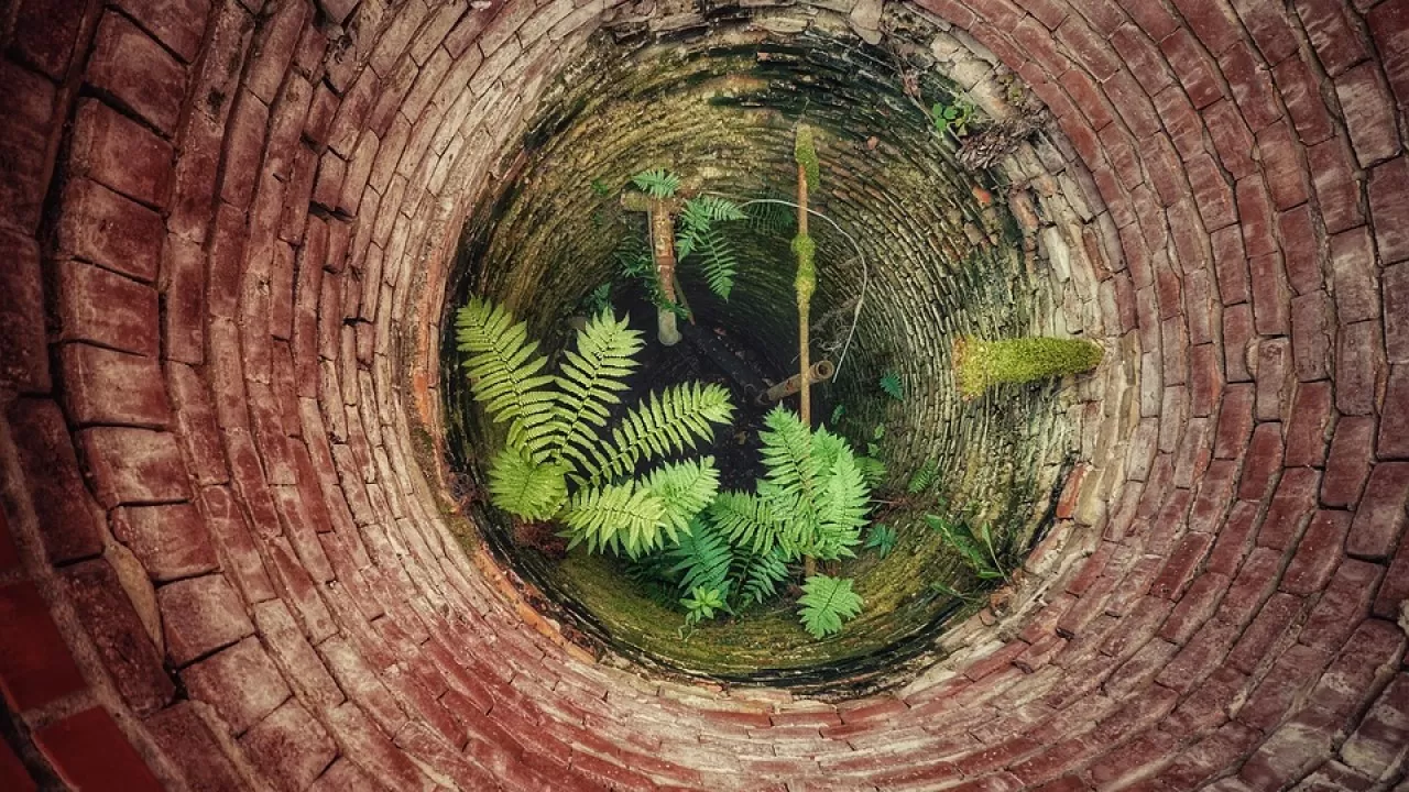 Спасатели вытащили мужчину из глубокой ямы в Алматинской области