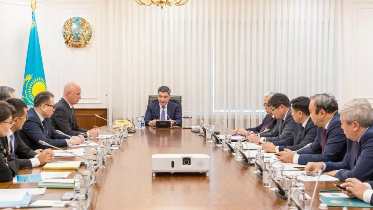 С 16 октября вводится мораторий на повышение цен на бензин и дизтопливо