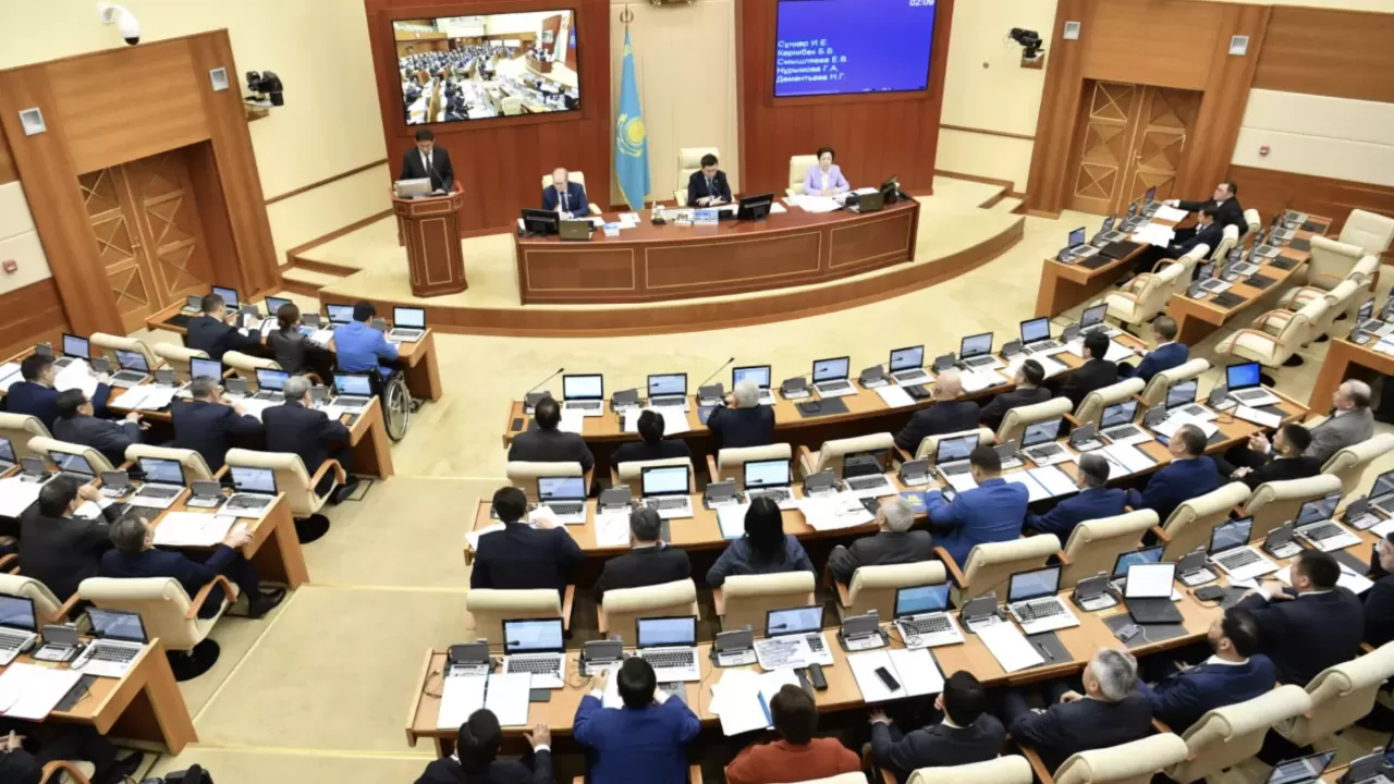 "Жасанды интеллект туралы" заң: Мәжіліс Сенат енгізген түзетулерімен келісті