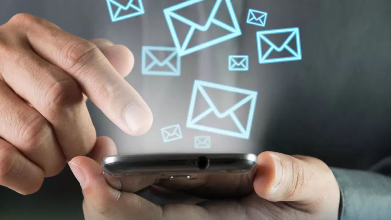 Возможная потеря статуса ОСМС: казахстанцев предупреждают через SMS 