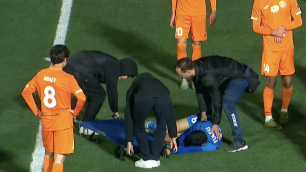 Попоктағы ең үлкен дилдо бейне