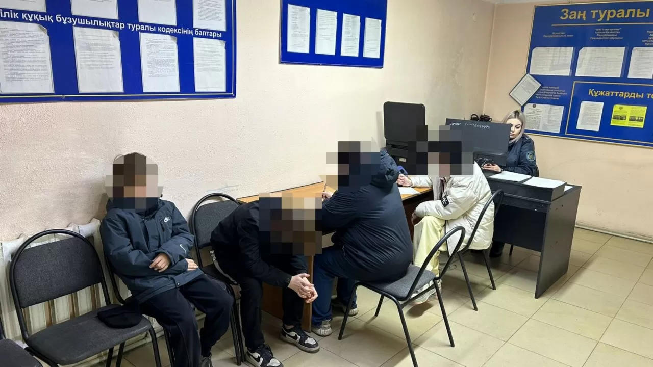 Школьники осквернили монумент Кабанбай батыру в Семее 