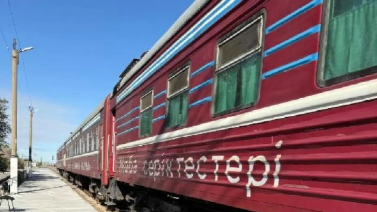 Поезд "Саламатты Қазақстан" доставил врачей 3 тысячам жителей дальних аулов