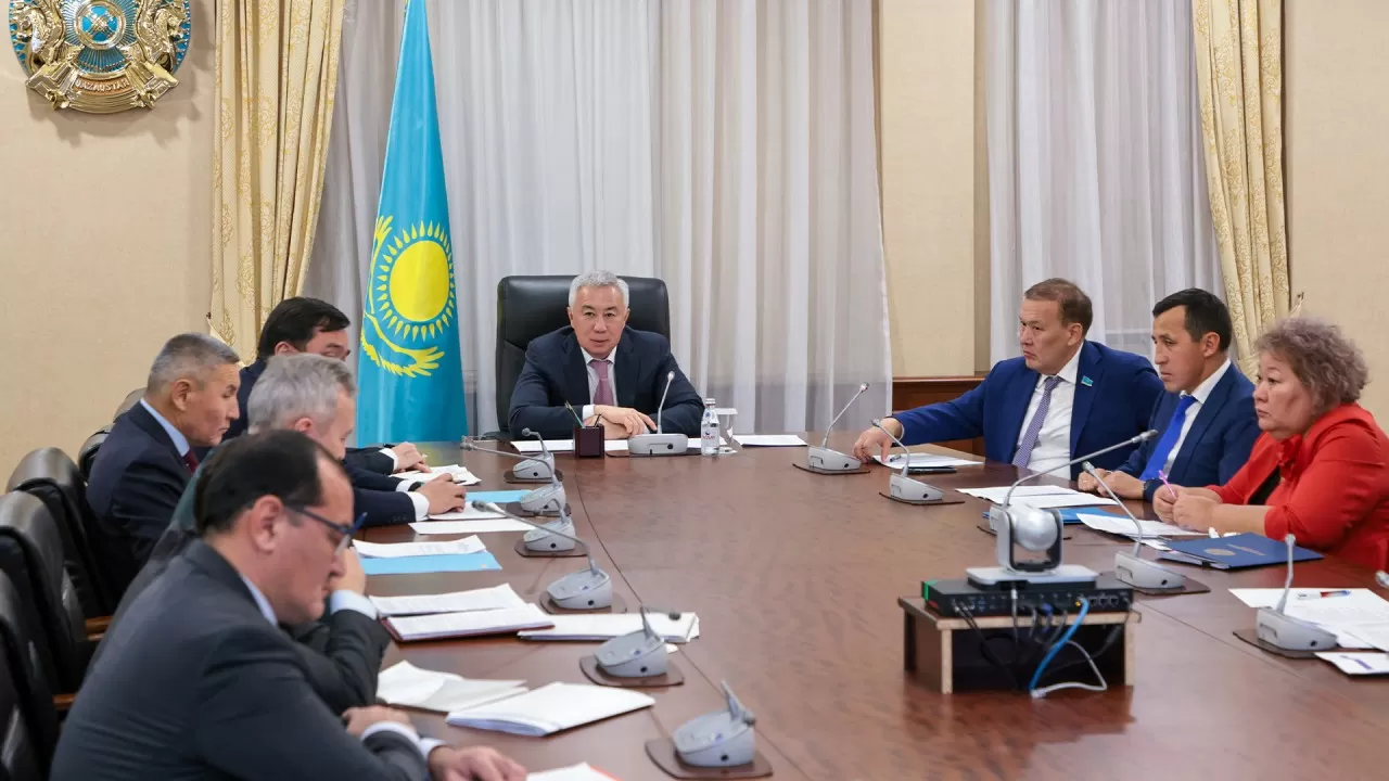 Казахстан поднимет вопрос заторов на границе с РФ 