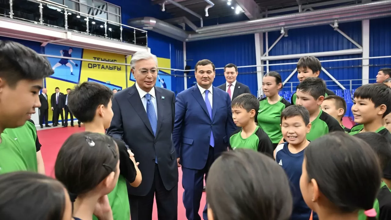 Токаев пожелал успехов юным теннисистам