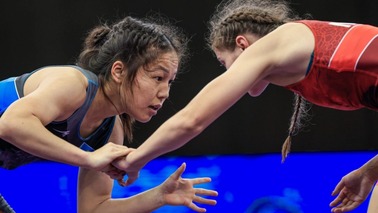 Кемпірлердің блять фотолары Ересек әйелдер дәретханада мастурбация жасайды