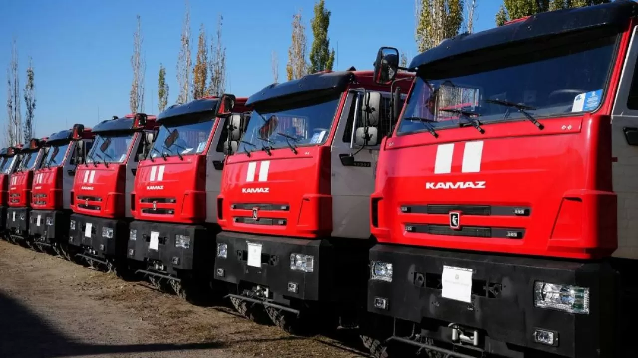 Сразу два лесных резервата РК получили новую пожарную технику 