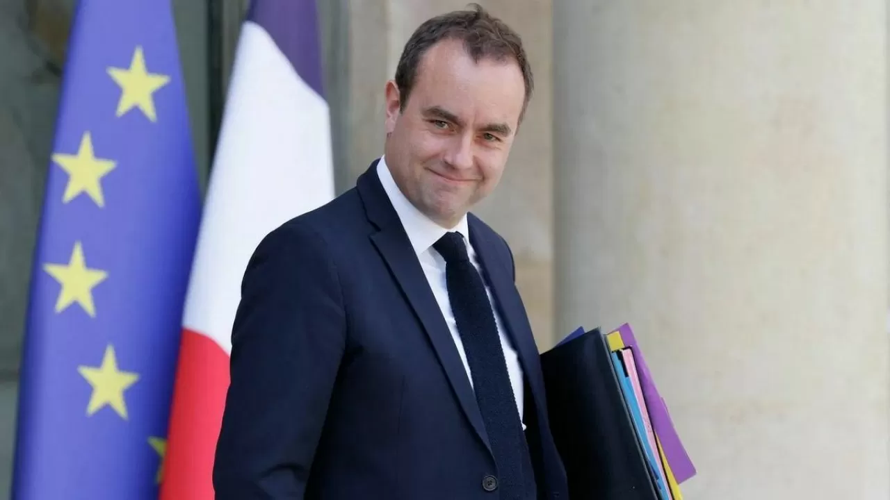 Макрон премьер-министр Лекорнюға партиялармен келіссөздер жүргізуді тапсырды