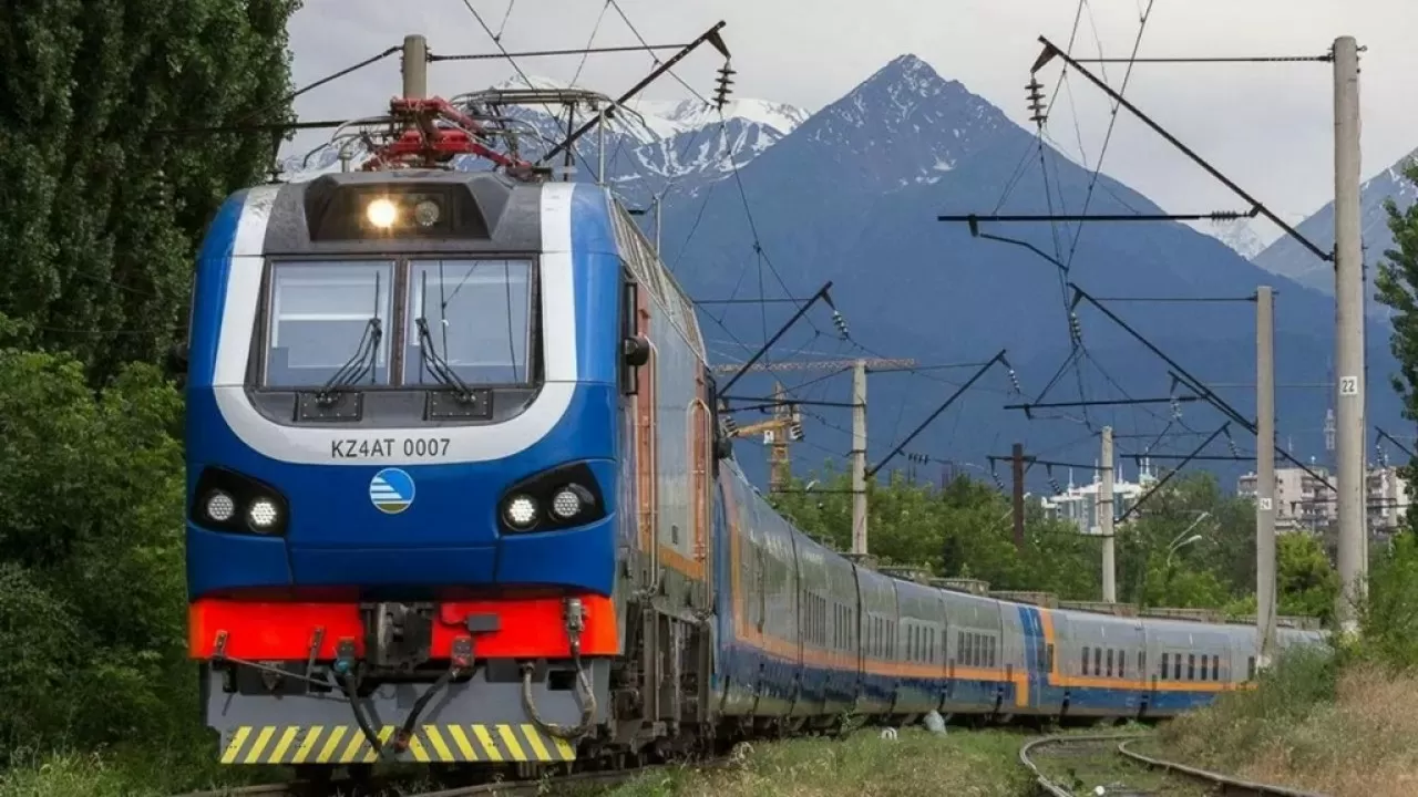 Скидки до 40% на билеты на поезда продлили в Казахстане 