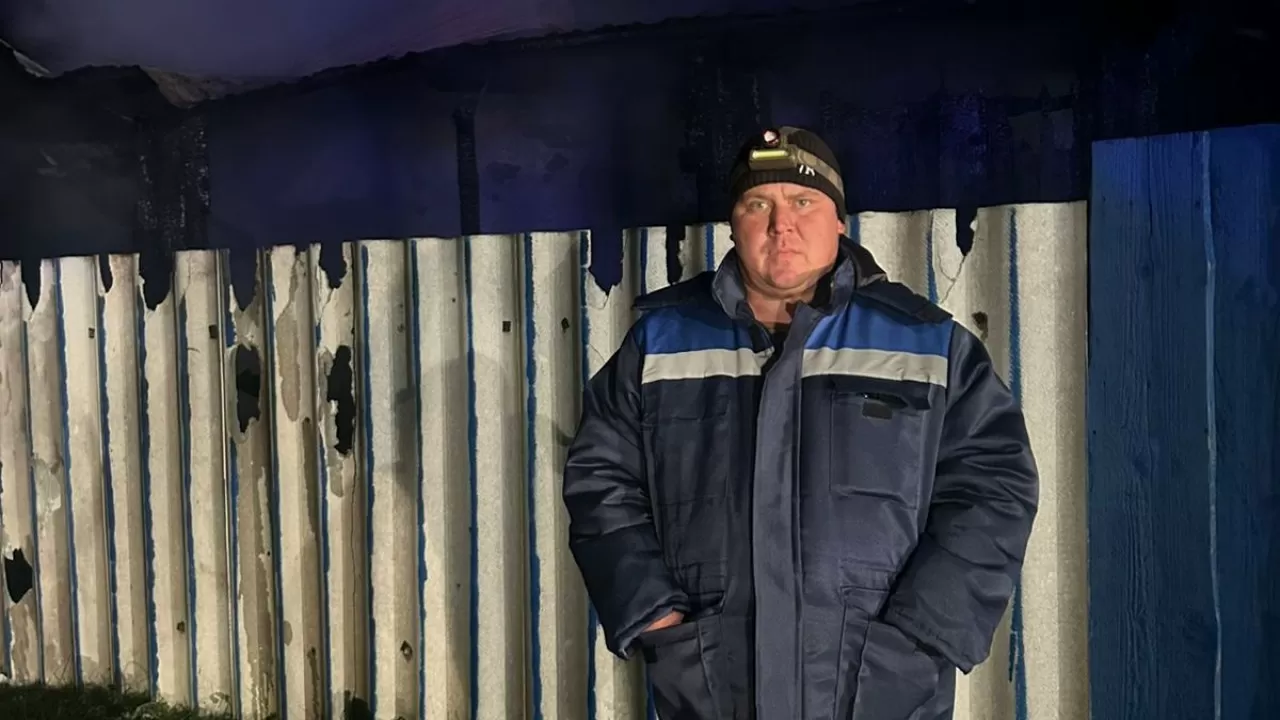 В ВКО сосед вынес из огня двоих малышей