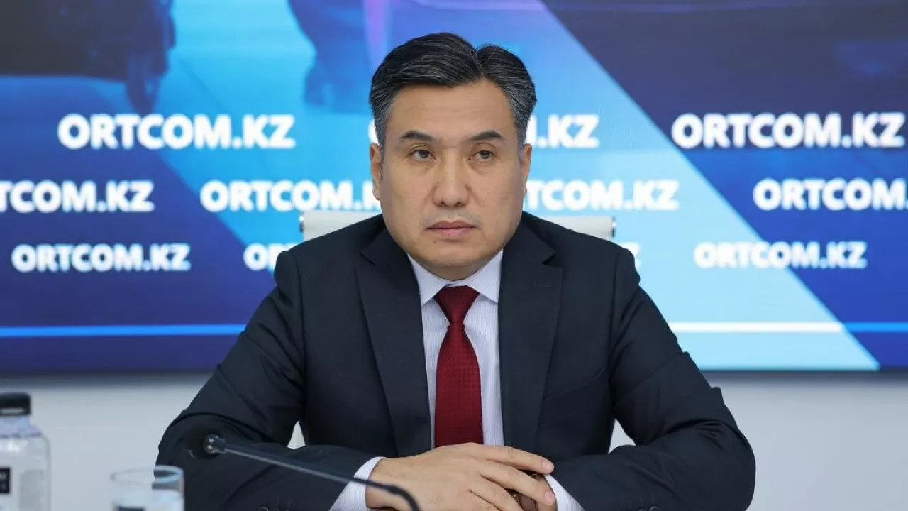 Казахстанцы стали реже уезжать работать за рубеж