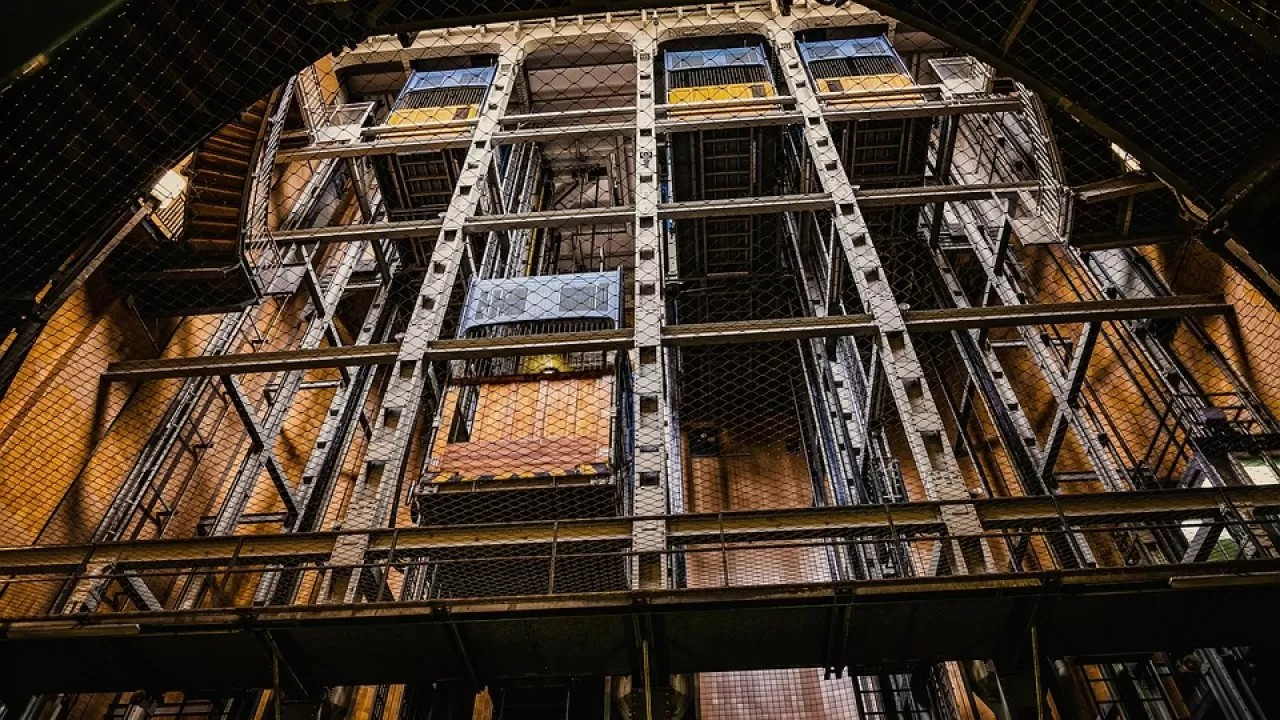 Жители одного из городов РК смогут вернуть деньги за ремонт лифта