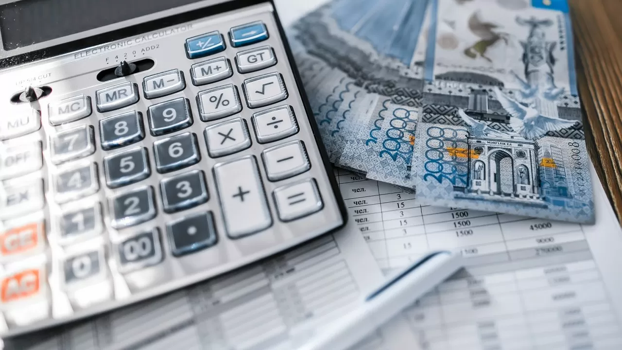 Глава управления госдоходов оштрафовал бизнесменов и сам получил штраф в Жетысу