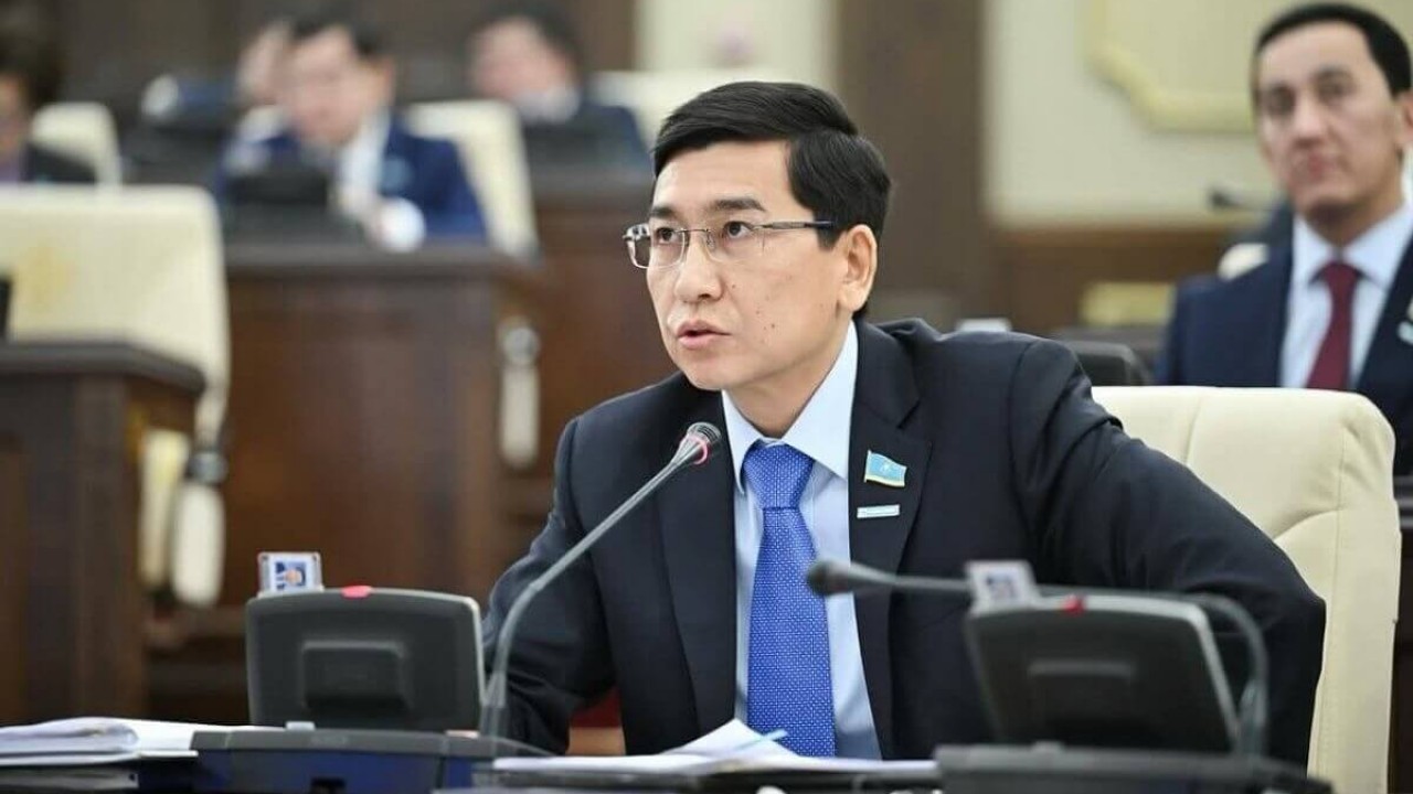 3gp мүшесі пискада Үстелге олардың кискасын ысқылау