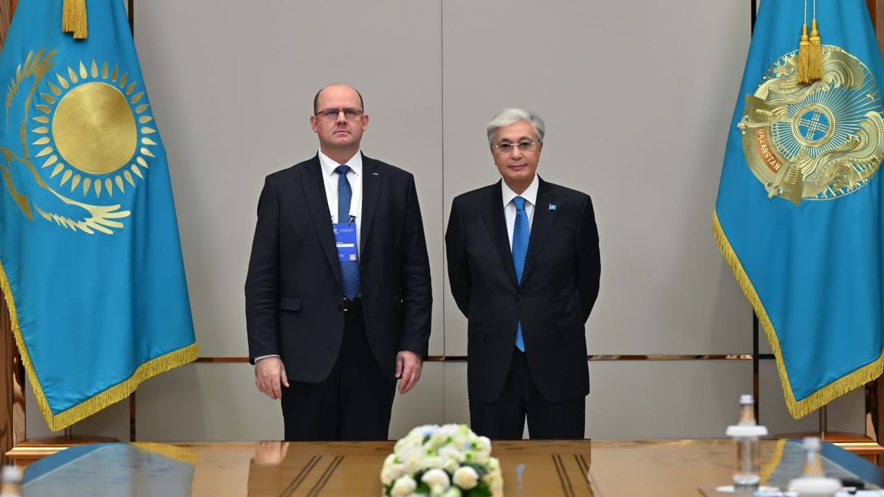 Смотреть порно с шырынды большие жопы