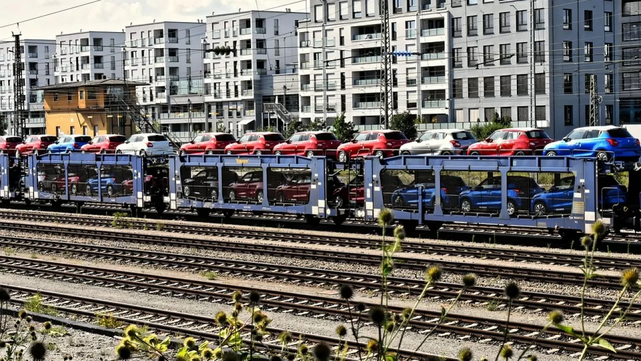 Рынок рухнул: Регистрация авто в Казахстане упала за год почти вдвое 