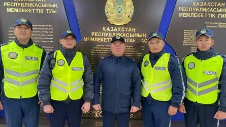 Полицейские спасли мужчину из горящего дома в Кызылорде 