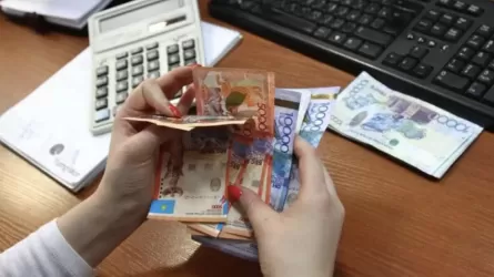 Талғарда мұғалімдерден ақша жинамақ болған директор жазаланды