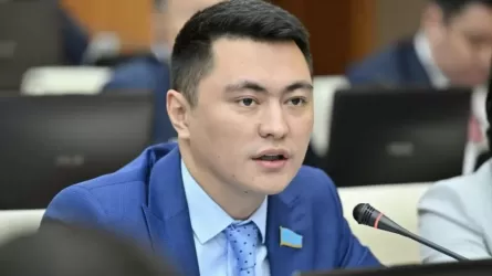 «Үкімет отырысында әрең отырдым»: Депутат денсаулығы туралы айтты