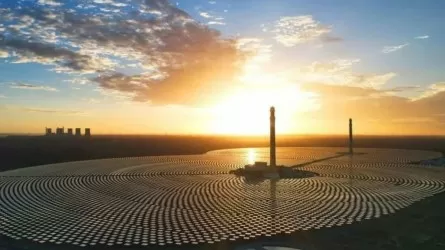 Китай построил уникальную солнечную станцию посреди пустыни Гоби 