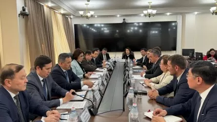 Производители и минздрав ищут общие решения развития фармрынка в Казахстане 