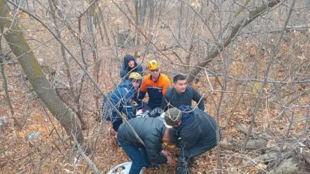 Спасатели МЧС помогли пострадавшему в ДТП в Уральске 