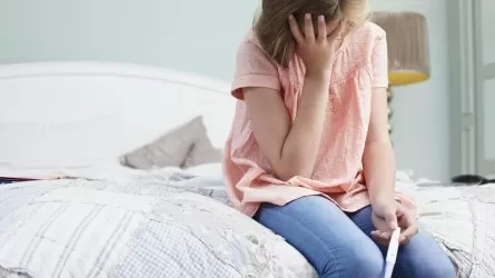 «Өгей атасы күдікке ілінді»: Ақтөбеде 14 жастағы оқушы қыз босанды