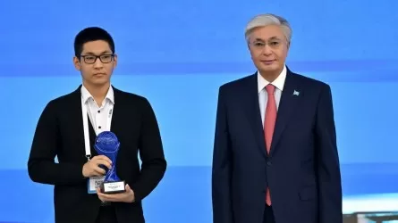 Токаев вручил награды победителям AI SANA 