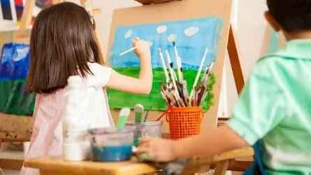 Қазақстанда балалардың ерте дамуы үшін қызметтерге тең мүмкіндік беретін құжат қабылданды