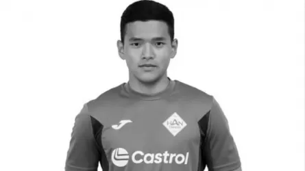 19-летний футболист ФК "Хан-Тенгри" умер во время матча