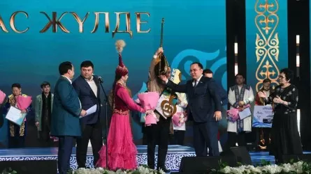"Алтын домбыра" и квартира в Астане: итоги республиканского айтыса