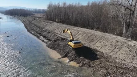 В ряде регионов РК укрепляют дамбы и мосты 