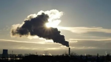 Грязный воздух в Усть-Каменогорске: экологи делают замеры на заводе 