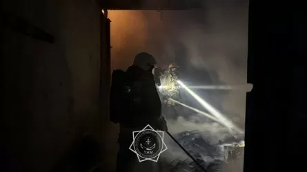 Складское помещение горело в Алматы