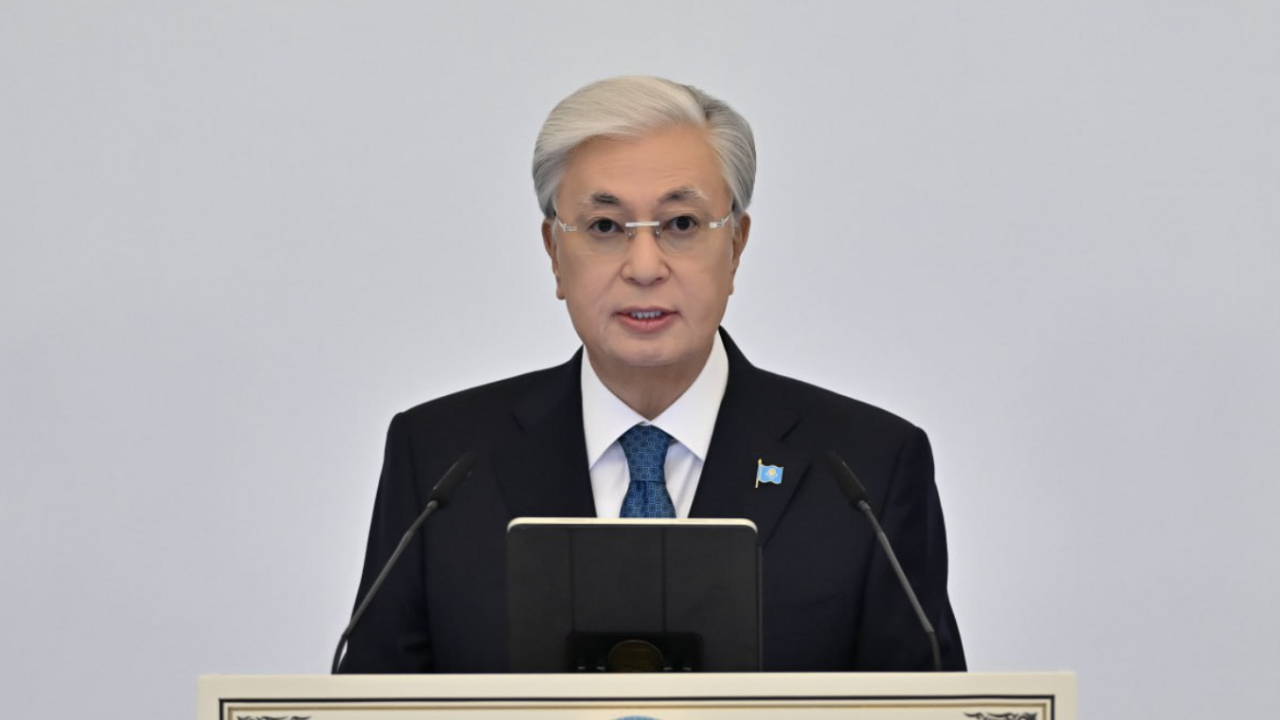 Анасының кеудесі 5 өлшемді ұлының досының порно видеосын қараңыз