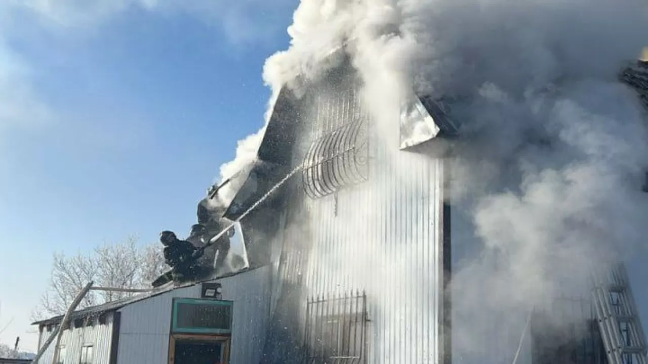 Шығыс Қазақстанда 4 бала өз үйінде өртеніп кете жаздады